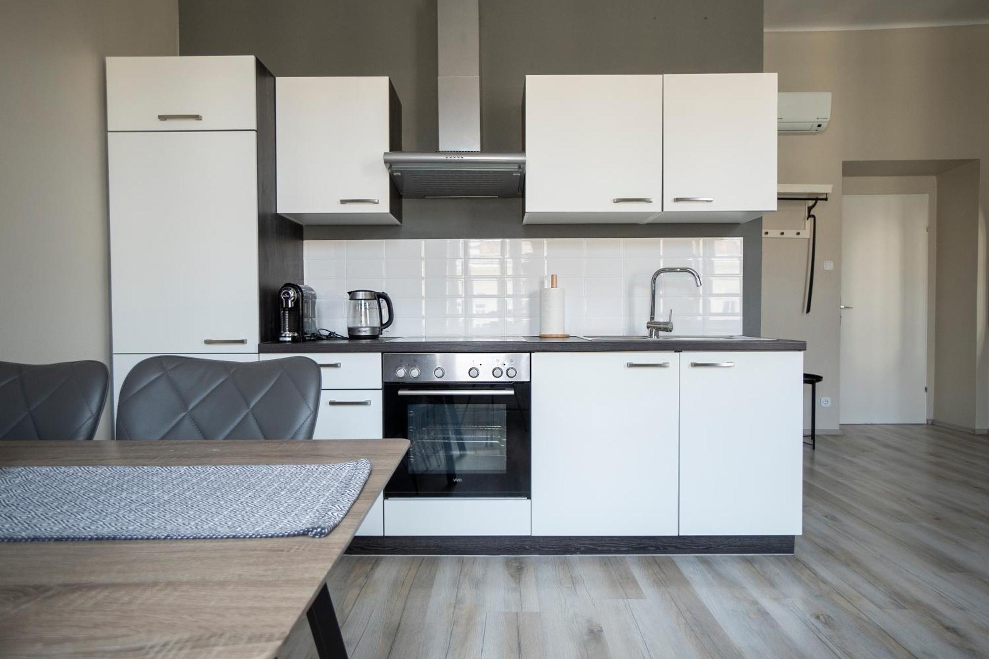Brand New Renovated Near Augarten Appartement *